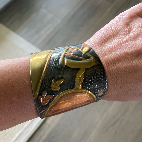 VTG Hand Crafted Hammered Brass Cuff Bracelet Made in India FINAL PRICE DROP - Picture 1 of 6